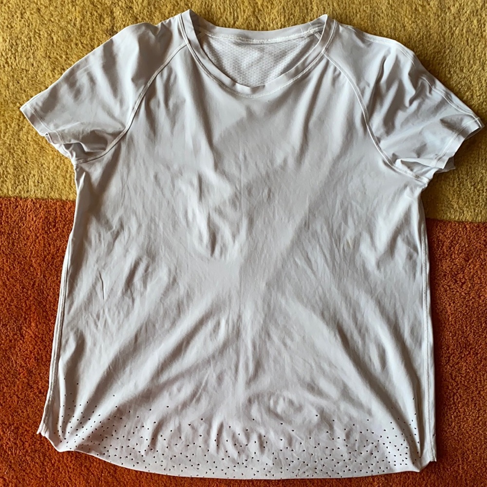 Women’s Lululemon split back shirt S